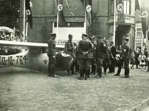 Taufe eines Segelflugzeug für die Haller Flieger-Hj während der Westfalenfahrt der Alten Garde der NSDAP.